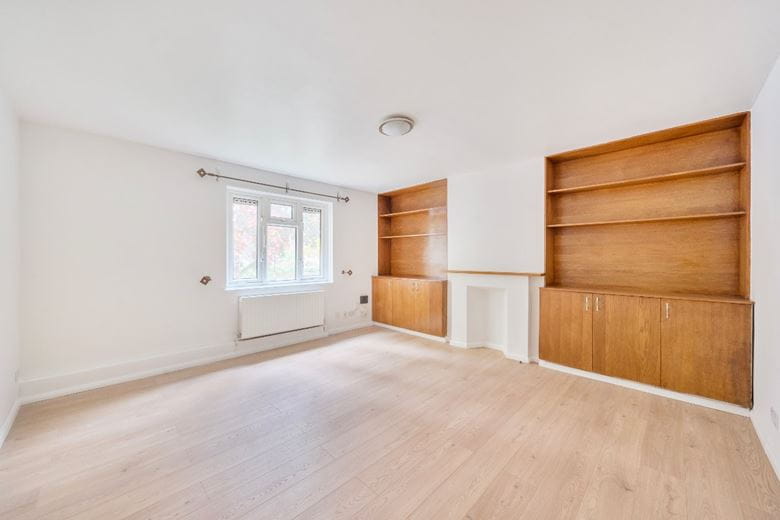3 bedroom maisonette, Ham Street, Richmond TW10 - Available