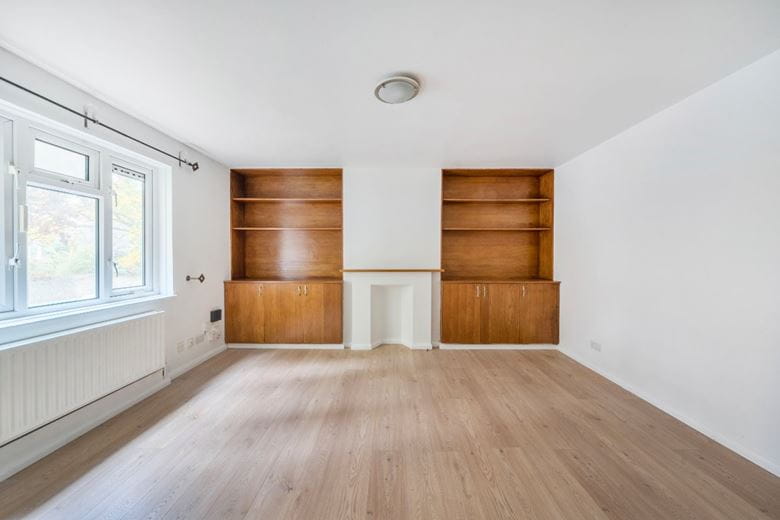 3 bedroom maisonette, Ham Street, Richmond TW10 - Available