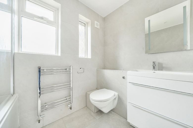 3 bedroom maisonette, Ham Street, Richmond TW10 - Available