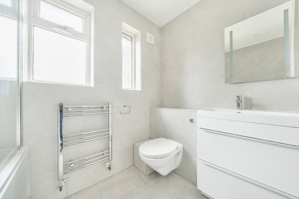 3 bedroom maisonette, Ham Street, Richmond TW10 - Available