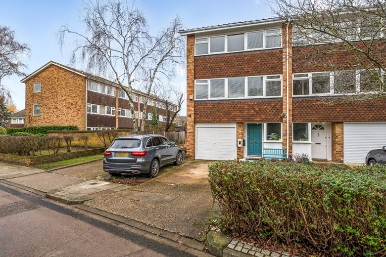 4 bedroom house, Breamwater Gardens, Richmond TW10 - Available