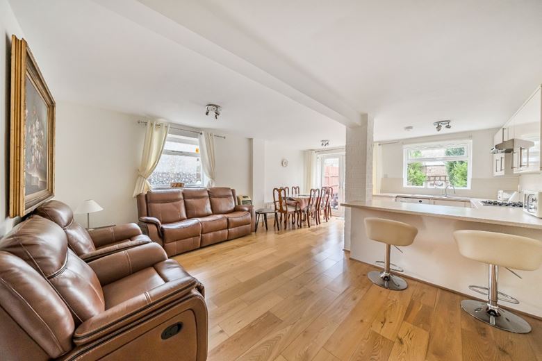 4 bedroom house, Breamwater Gardens, Richmond TW10 - Available