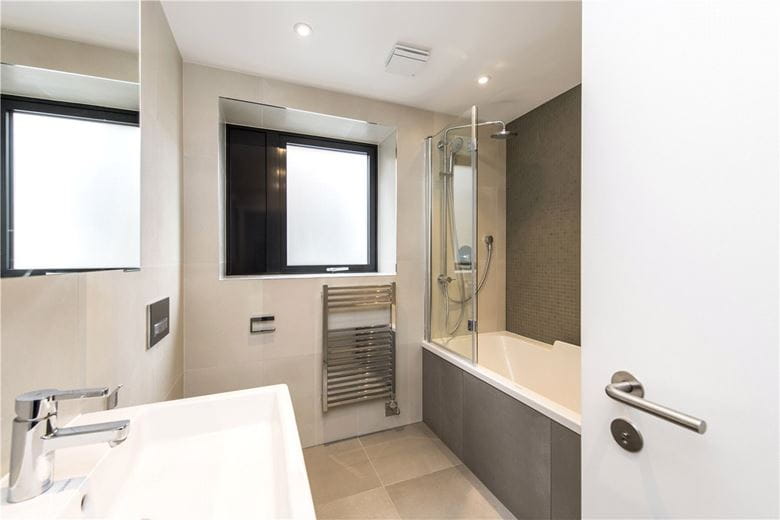 1 bedroom flat, King Street, Hammersmith W6 - Let Agreed