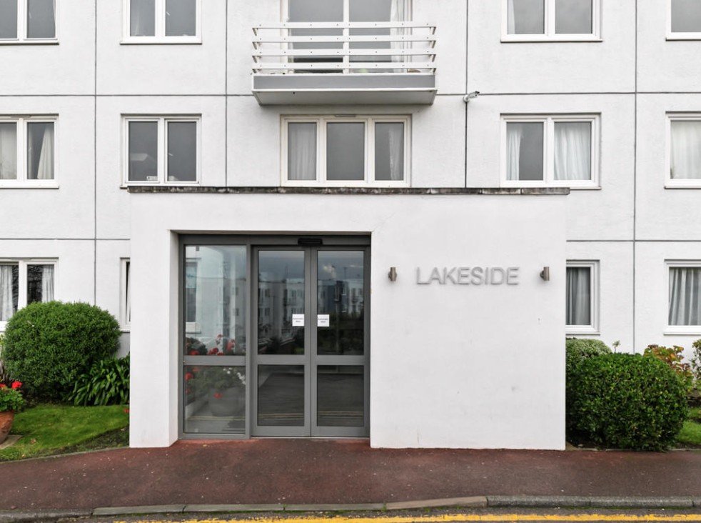 2 bedroom flat, Eaton Drive, Kingston upon Thames KT2