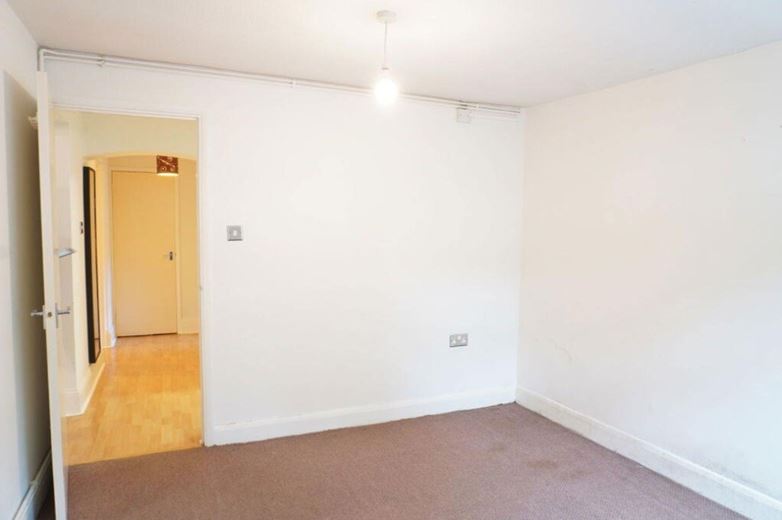1 bedroom flat, Portsmouth Road, Esher KT10
