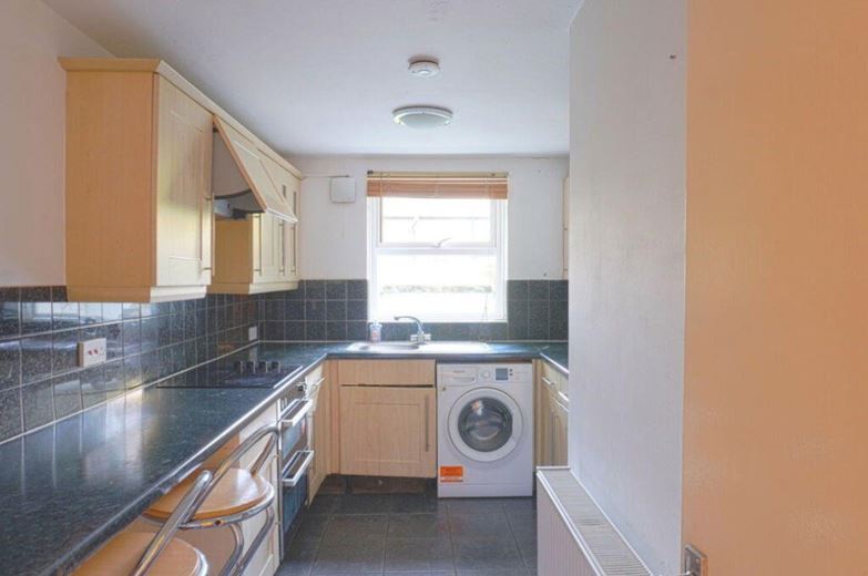 1 bedroom flat, Portsmouth Road, Esher KT10