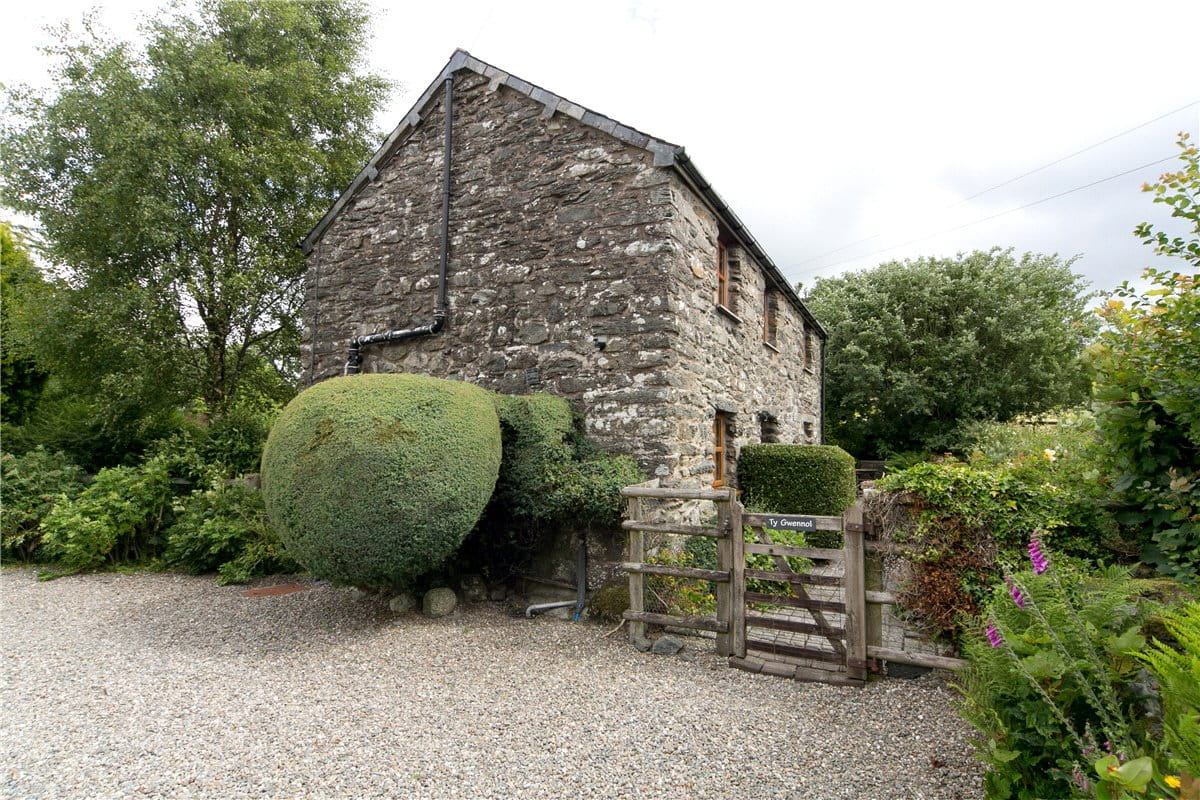  bedroom house, Sarnau, Bala LL23 - Available