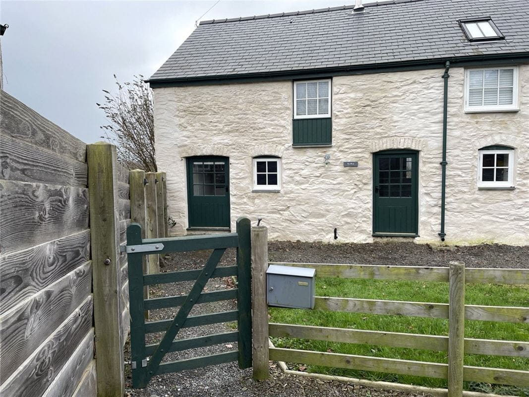  bedroom cottage, Ffordd Bodnant Uchaf, Eglwysbach LL28 - Available