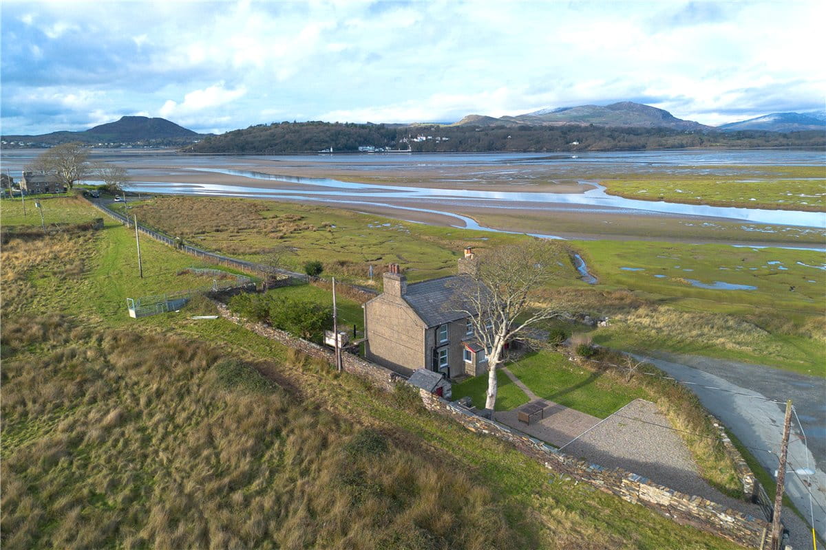  bedroom house, Ynys, Talsarnau LL47 - Available
