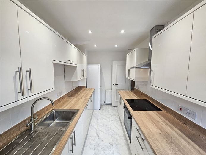 3 bedroom flat, Caxton Court, Grove Street BA2 - Let Agreed