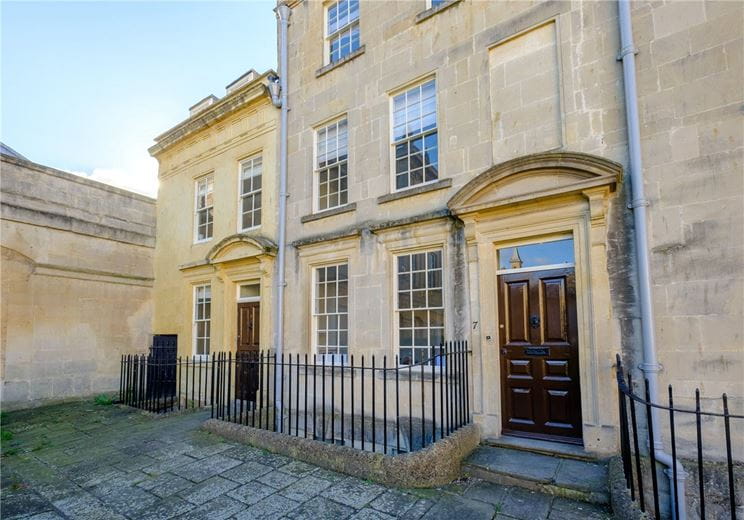 3 bedroom house, Beauford Square, Bath BA1 - Let Agreed