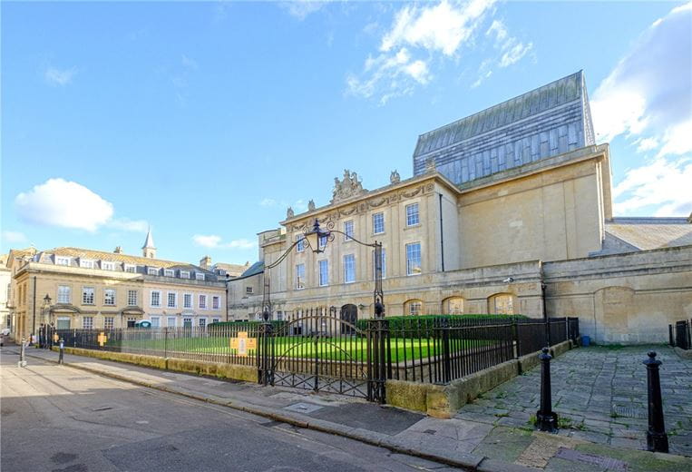 3 bedroom house, Beauford Square, Bath BA1 - Let Agreed