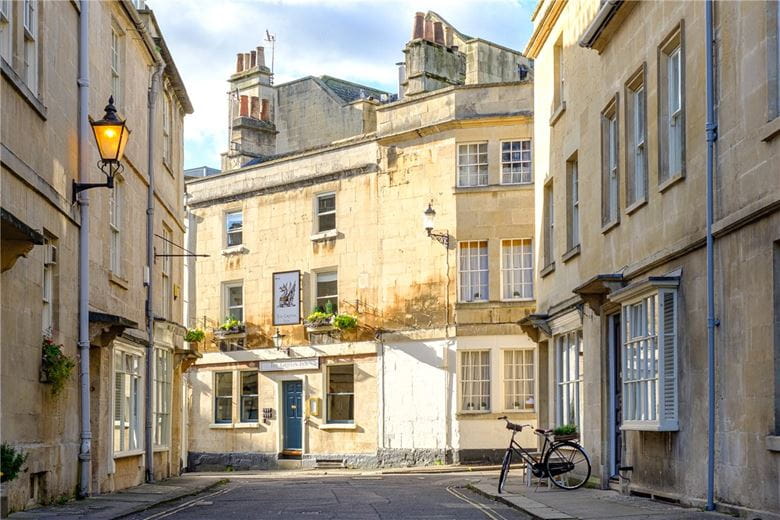 3 bedroom house, Beauford Square, Bath BA1 - Let Agreed