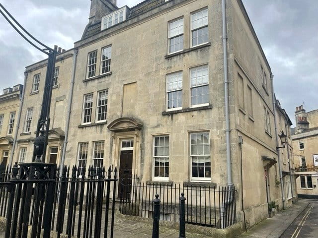 2 bedroom flat, Beauford Square, Bath BA1 - Let Agreed