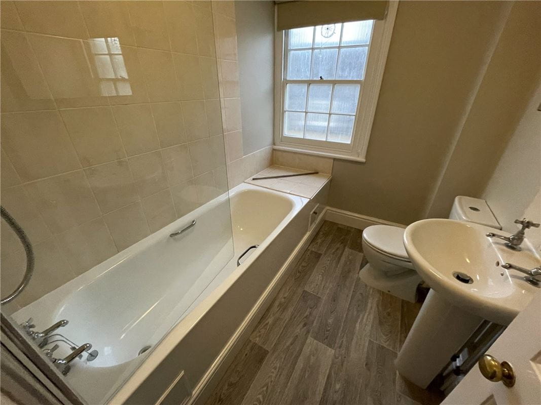 2 bedroom flat, Beauford Square, Bath BA1 - Let Agreed