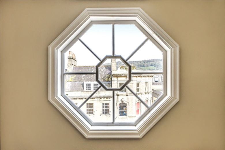 1 bedroom flat, Old Bond Street, Bath BA1 - Available