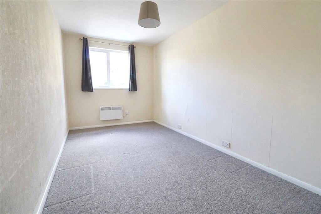 2 bedroom flat, High Street, Weston BA1 - Available