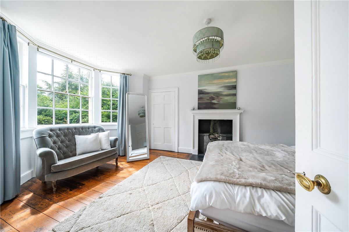 5 bedroom house, Middlehill, Box SN13 - Available