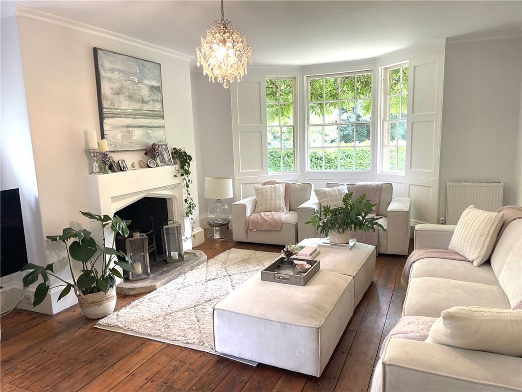 5 bedroom house, Middlehill, Box SN13 - Available