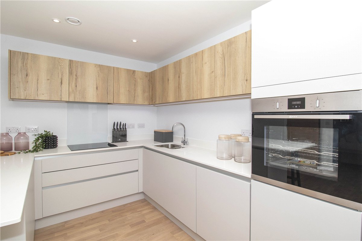 2 bedroom flat, Temple Street, Keynsham BS31 - Let Agreed