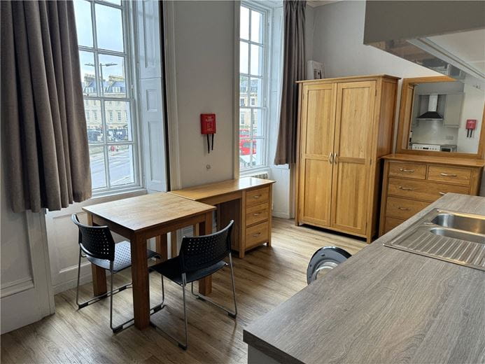 1 bedroom flat, Terrace Walk, Bath BA1
