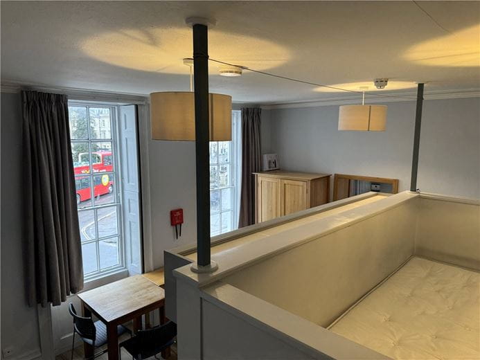 1 bedroom flat, Terrace Walk, Bath BA1