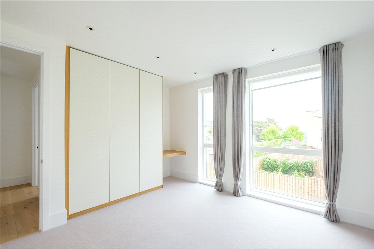 2 bedroom flat, Granville Court, Granville Road BA1 - Let Agreed