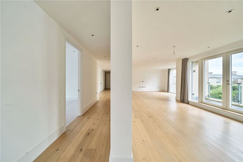 3 bedroom flat, Granville Court, Granville Road BA1