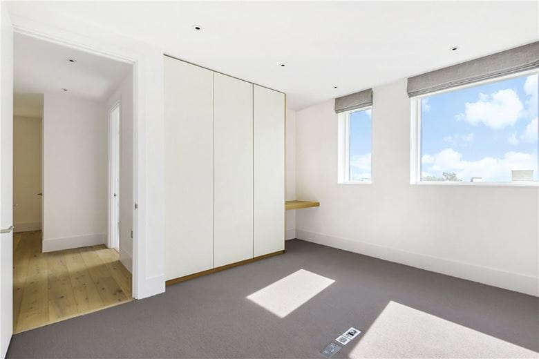 2 bedroom flat, Granville Court, Granville Road BA1 - Available