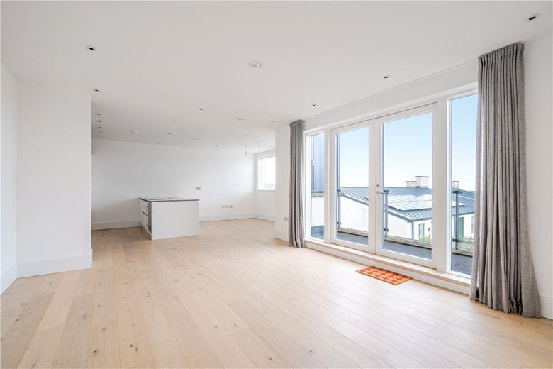 2 bedroom flat, Granville Court, Granville Road BA1 - Available