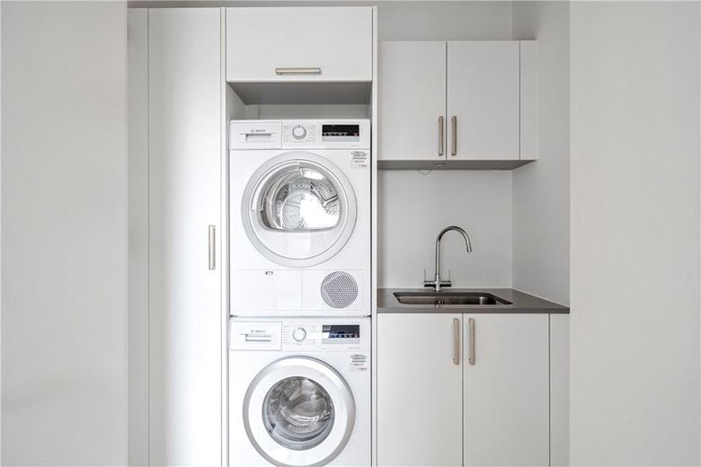 2 bedroom flat, Granville Court, Granville Road BA1 - Available