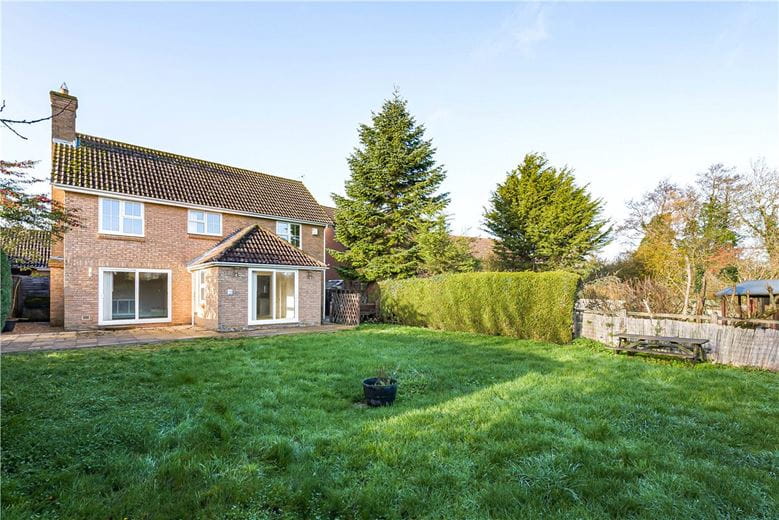 4 bedroom house, Putlowes Drive, Fleet Marston HP18 - Available