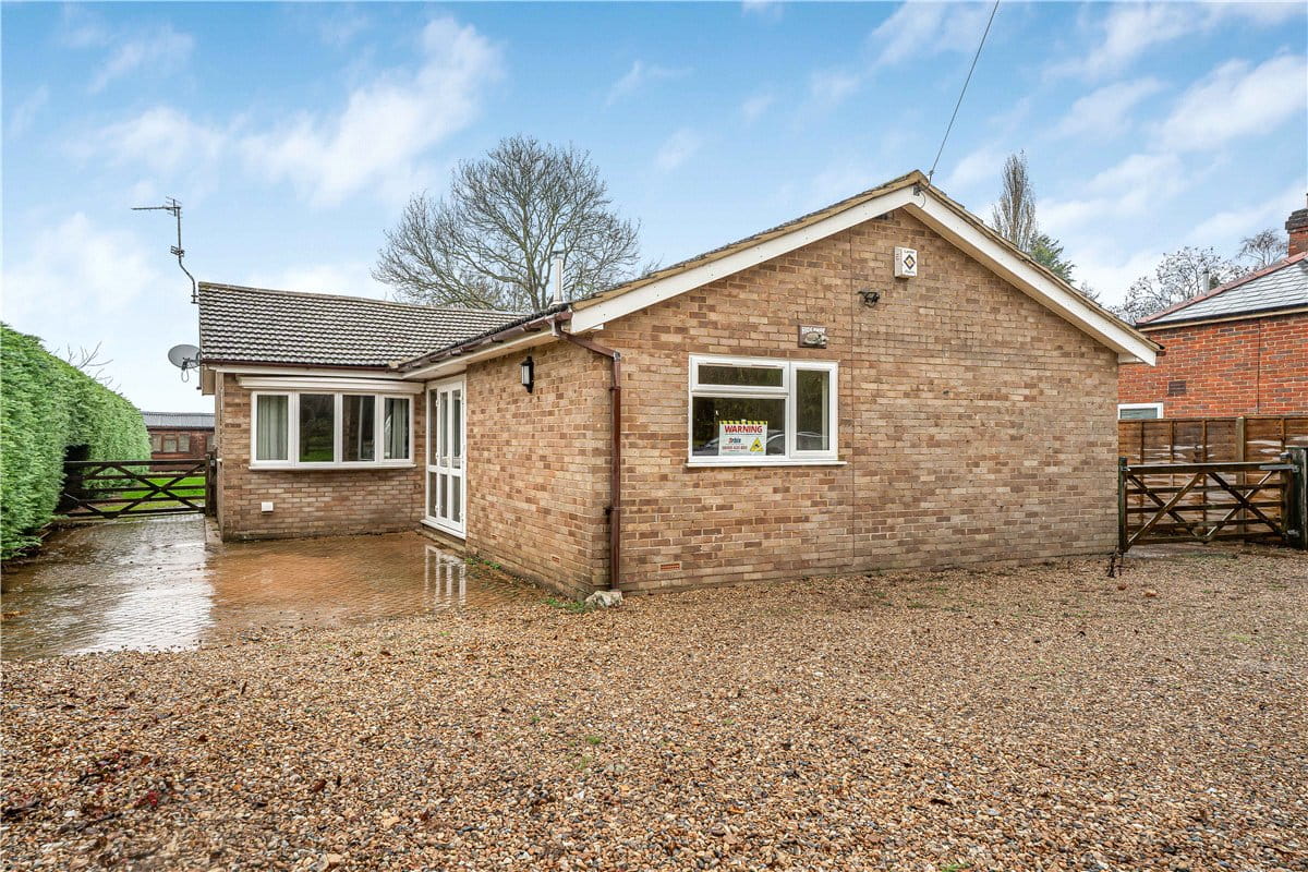 3 bedroom bungalow, Nash Lee Lane, Wendover HP22 - Available