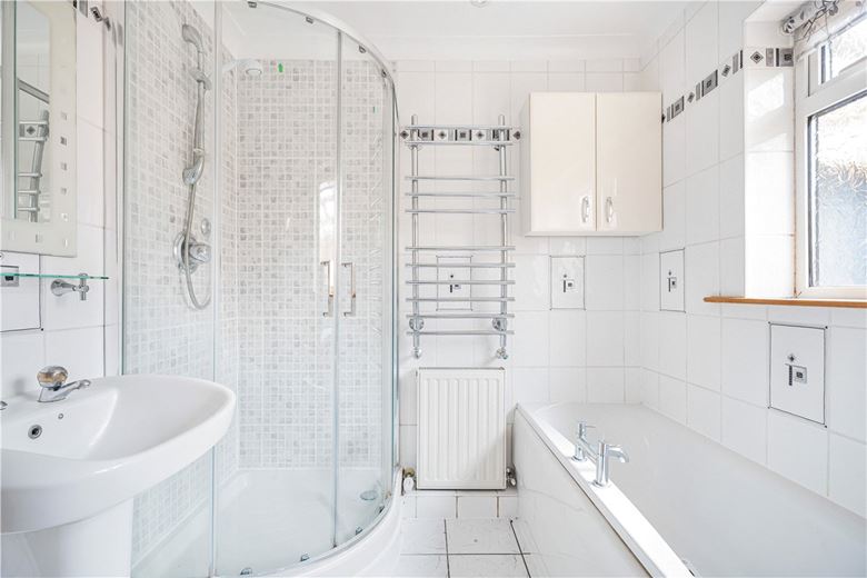 3 bedroom bungalow, Nash Lee Lane, Wendover HP22 - Available