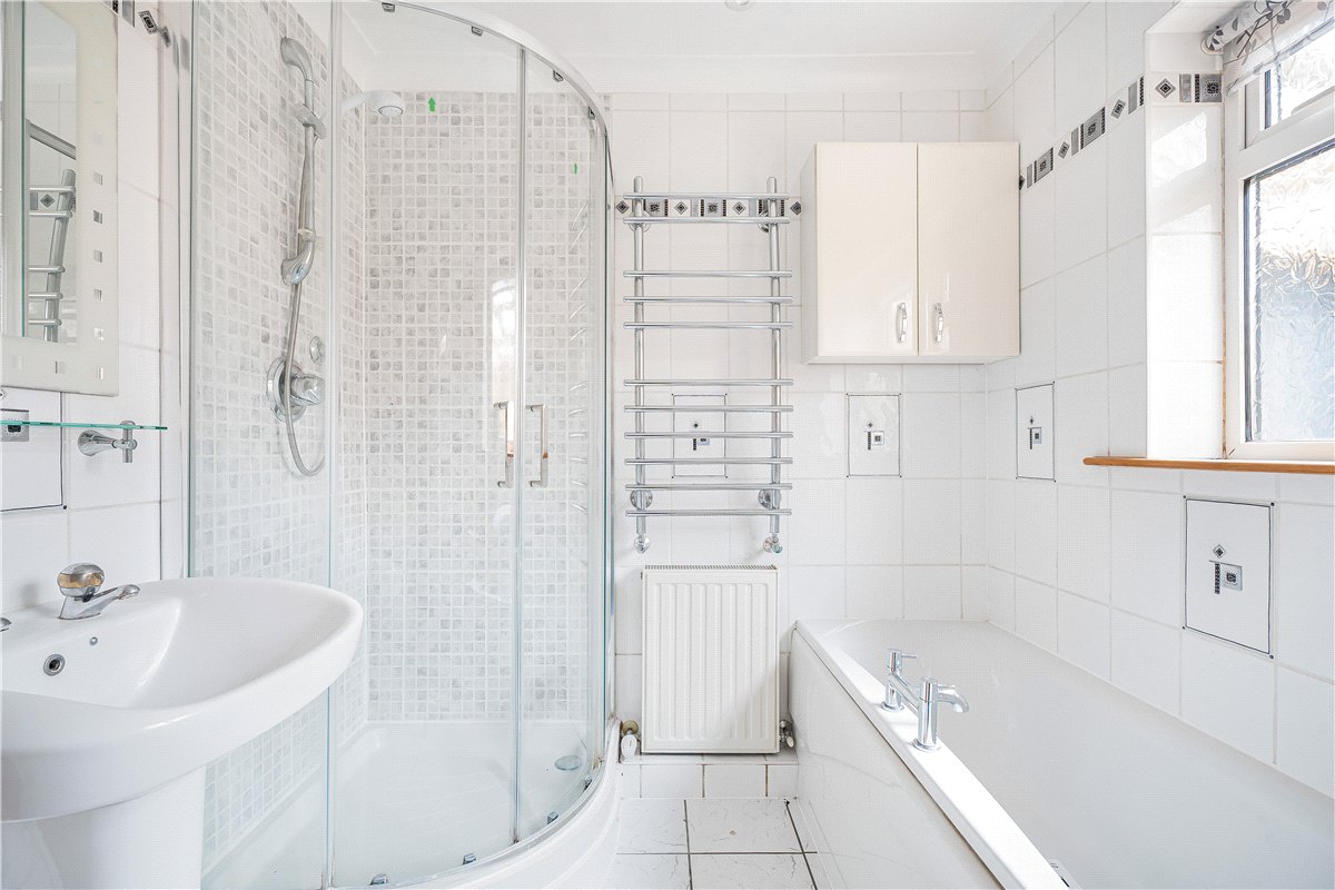 3 bedroom bungalow, Nash Lee Lane, Wendover HP22 - Available