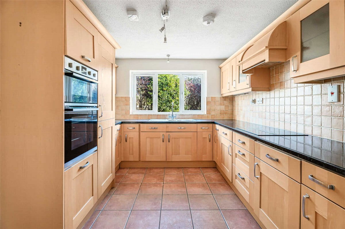 4 bedroom house, Grange Close, Twyford MK18 - Available