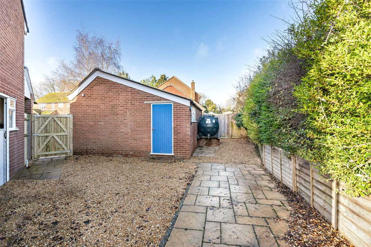 4 bedroom house, Grange Close, Twyford MK18 - Available