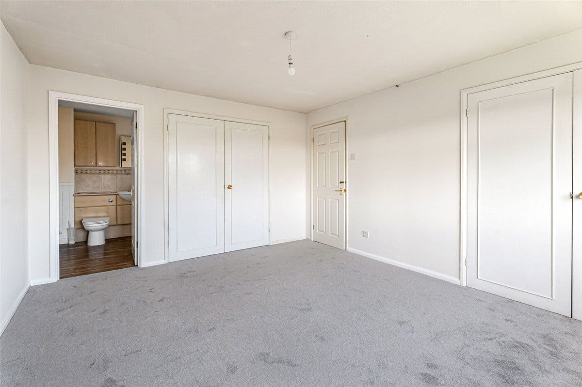 4 bedroom house, Grange Close, Twyford MK18 - Available