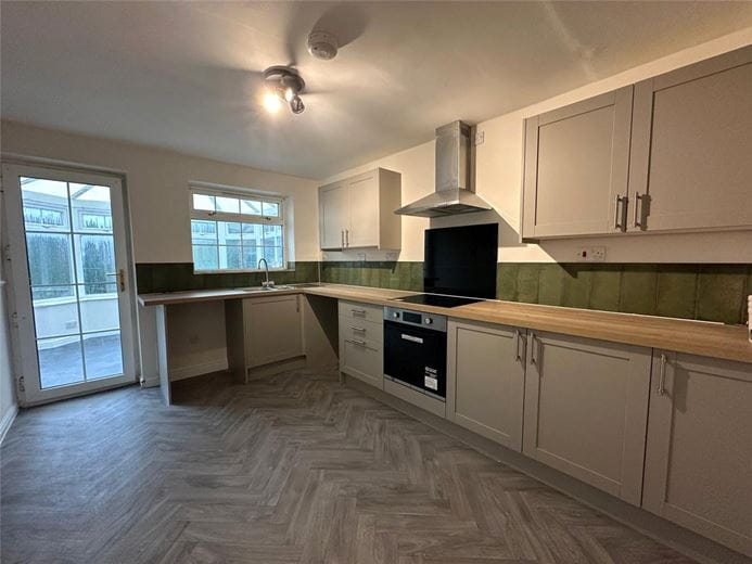 4 bedroom house, Sherbourne Avenue, Bramley S66 - Available