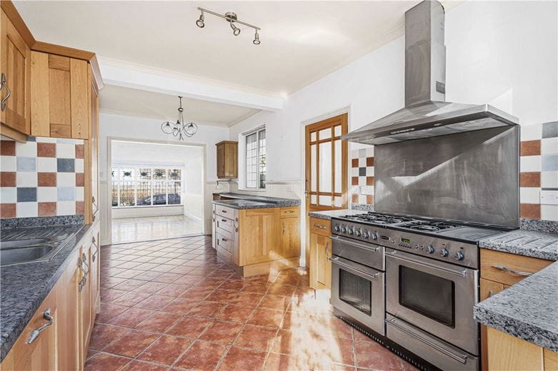 6 bedroom house, Ellesborough Road, Wendover HP22 - Available