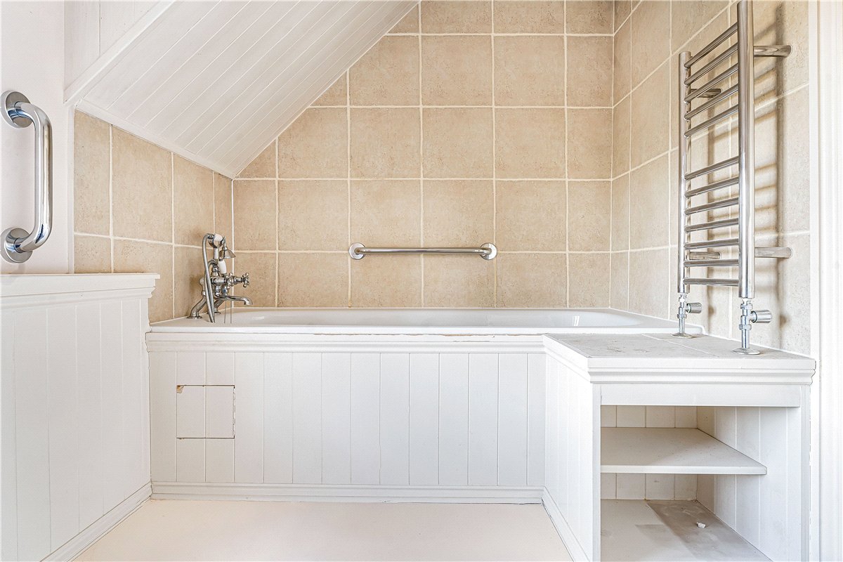 6 bedroom house, Ellesborough Road, Wendover HP22 - Available