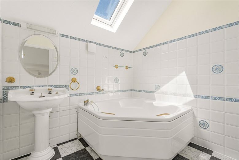 5 bedroom house, Nash Lee Lane, Wendover HP22 - Available
