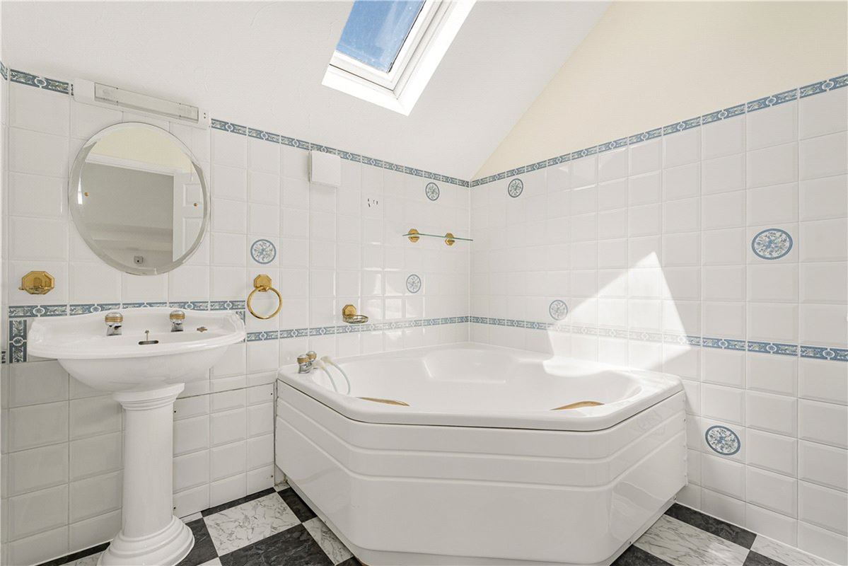 5 bedroom house, Nash Lee Lane, Wendover HP22 - Available