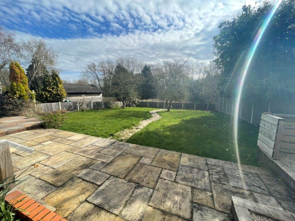 3 bedroom bungalow, Cherry Tree Road, Wales S26 - Available