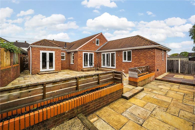 3 bedroom bungalow, Cherry Tree Road, Wales S26 - Available