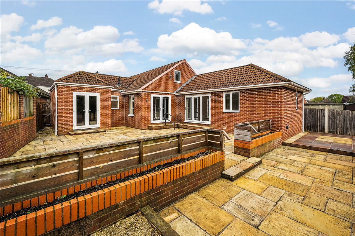 3 bedroom bungalow, Cherry Tree Road, Wales S26 - Available