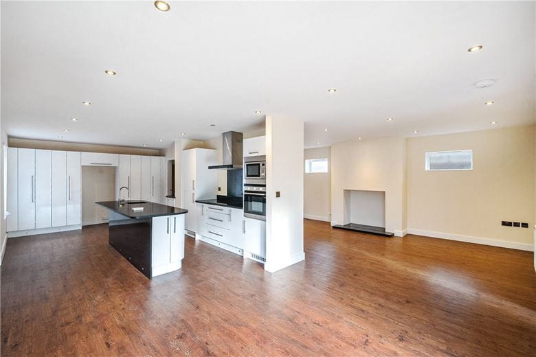 3 bedroom bungalow, Cherry Tree Road, Wales S26 - Available