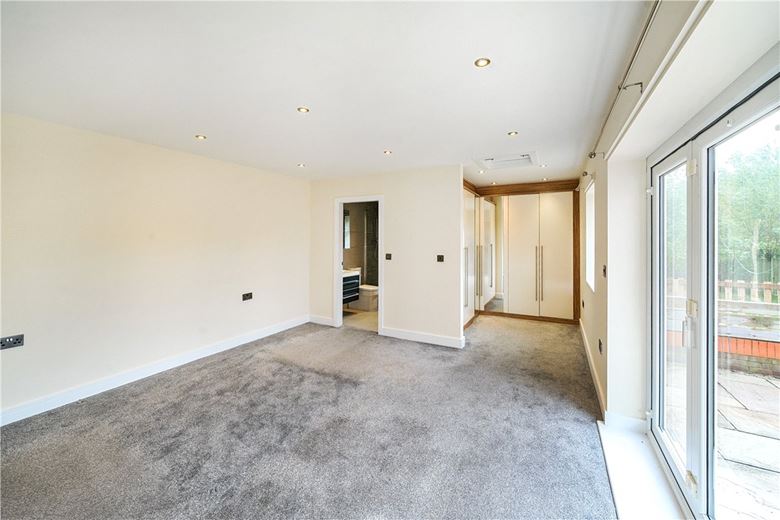 3 bedroom bungalow, Cherry Tree Road, Wales S26 - Available