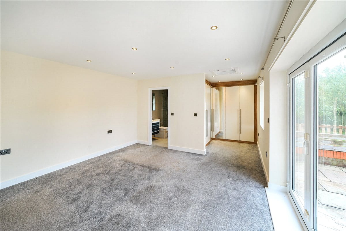 3 bedroom bungalow, Cherry Tree Road, Wales S26 - Available