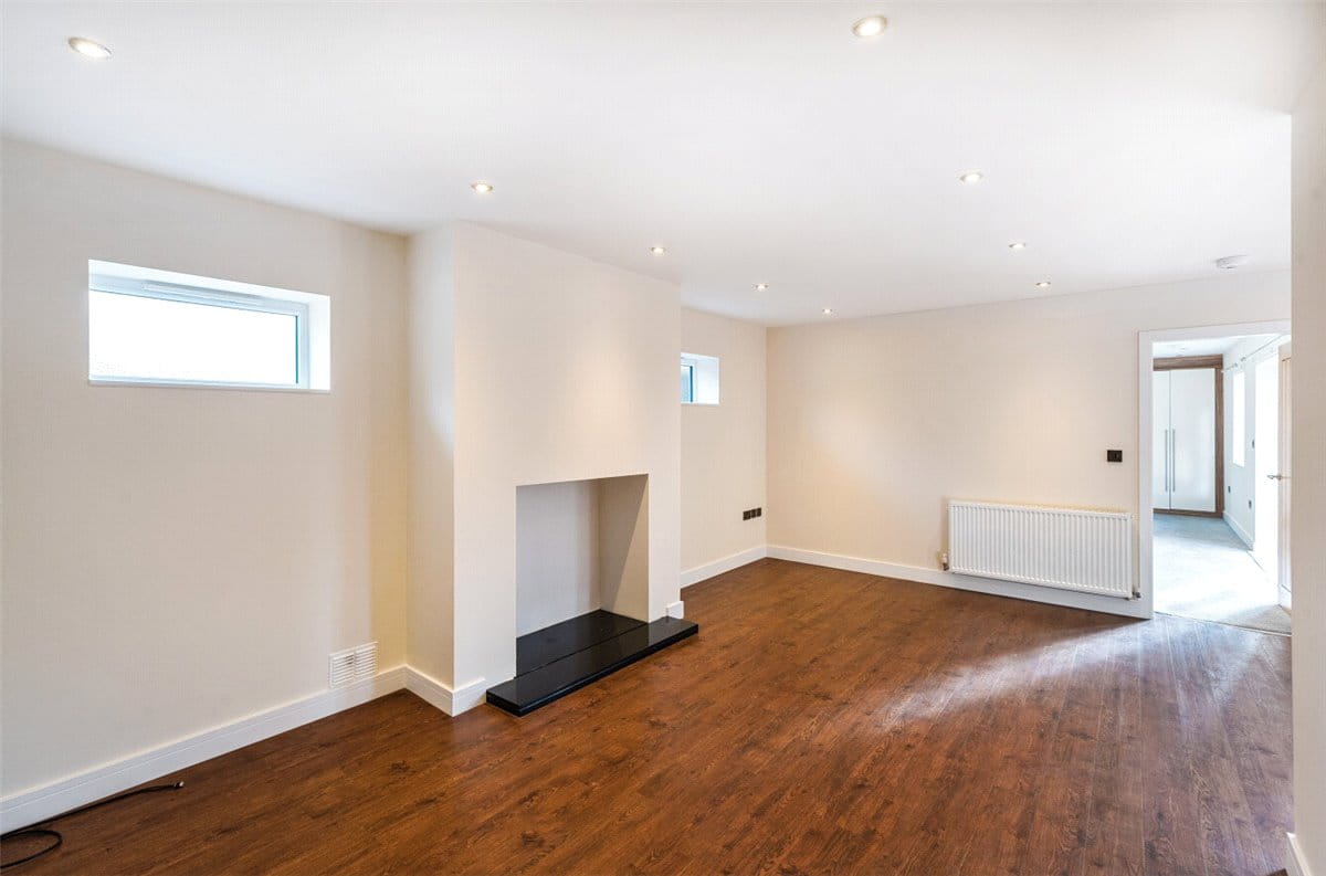 3 bedroom bungalow, Cherry Tree Road, Wales S26 - Available